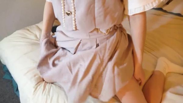 fc3437311 写ってルンです 【无修正】【３ｐ】18歳スレンダー□り美○女を再度呼び出し、おっさん二人の肉棒をたっぷりご奉仕